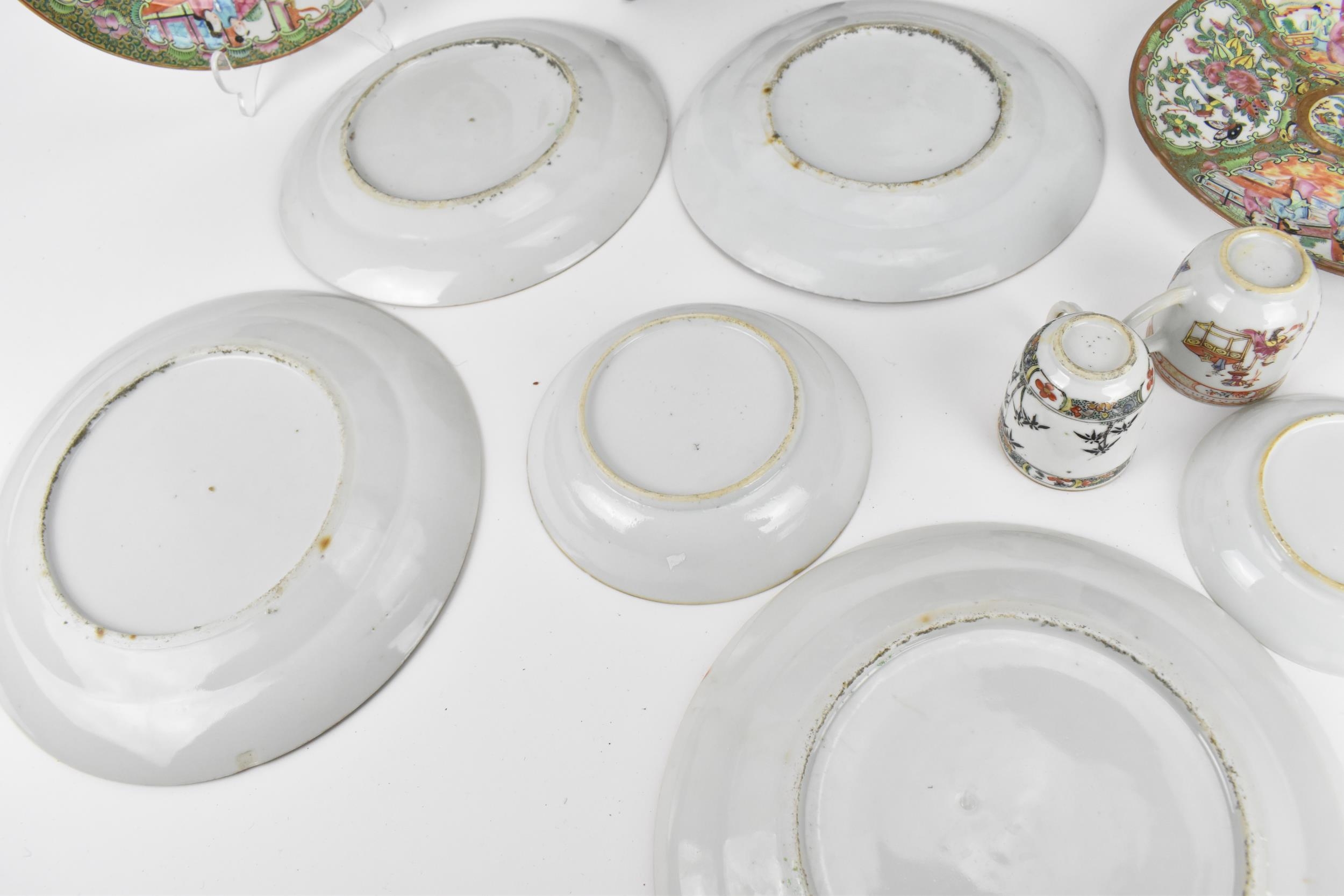 A set of six Chinese Canton export porcelain plates, late Qing dynasty, in the Famille Rose - Bild 12 aus 12