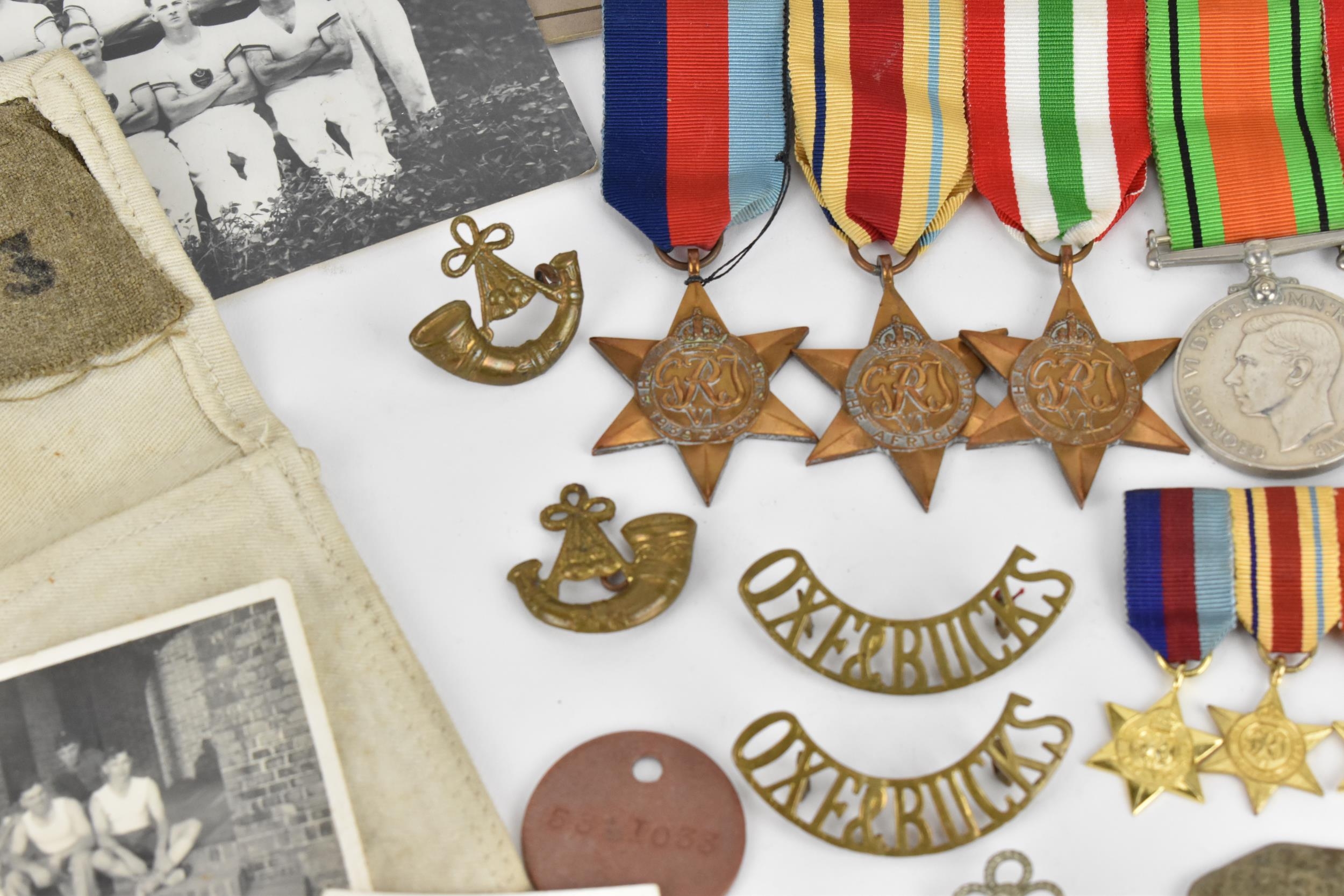 Second World War interest - to include a set of WWII medals comprising of War medal, Defence - Bild 4 aus 15