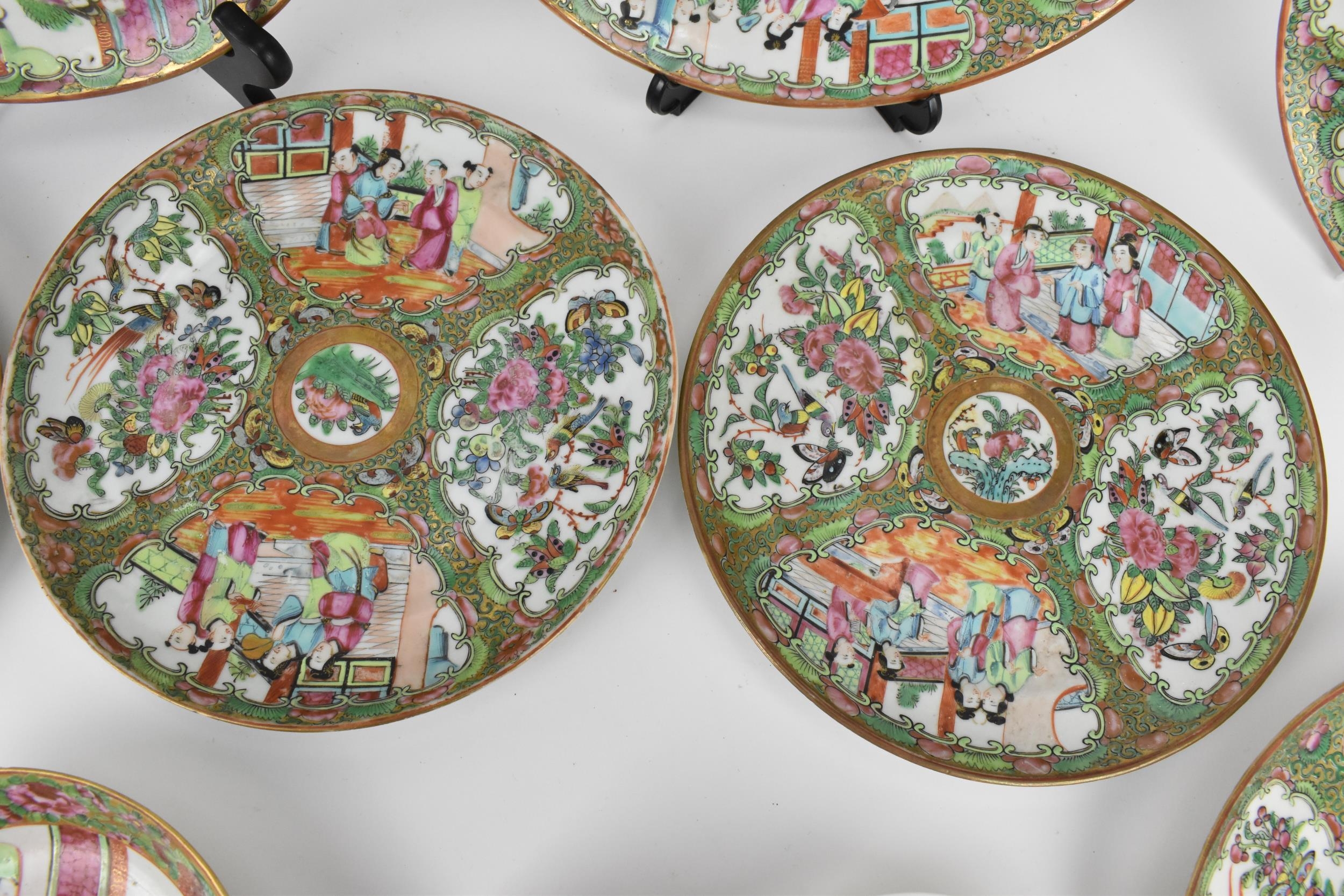 A set of six Chinese Canton export porcelain plates, late Qing dynasty, in the Famille Rose - Bild 4 aus 12