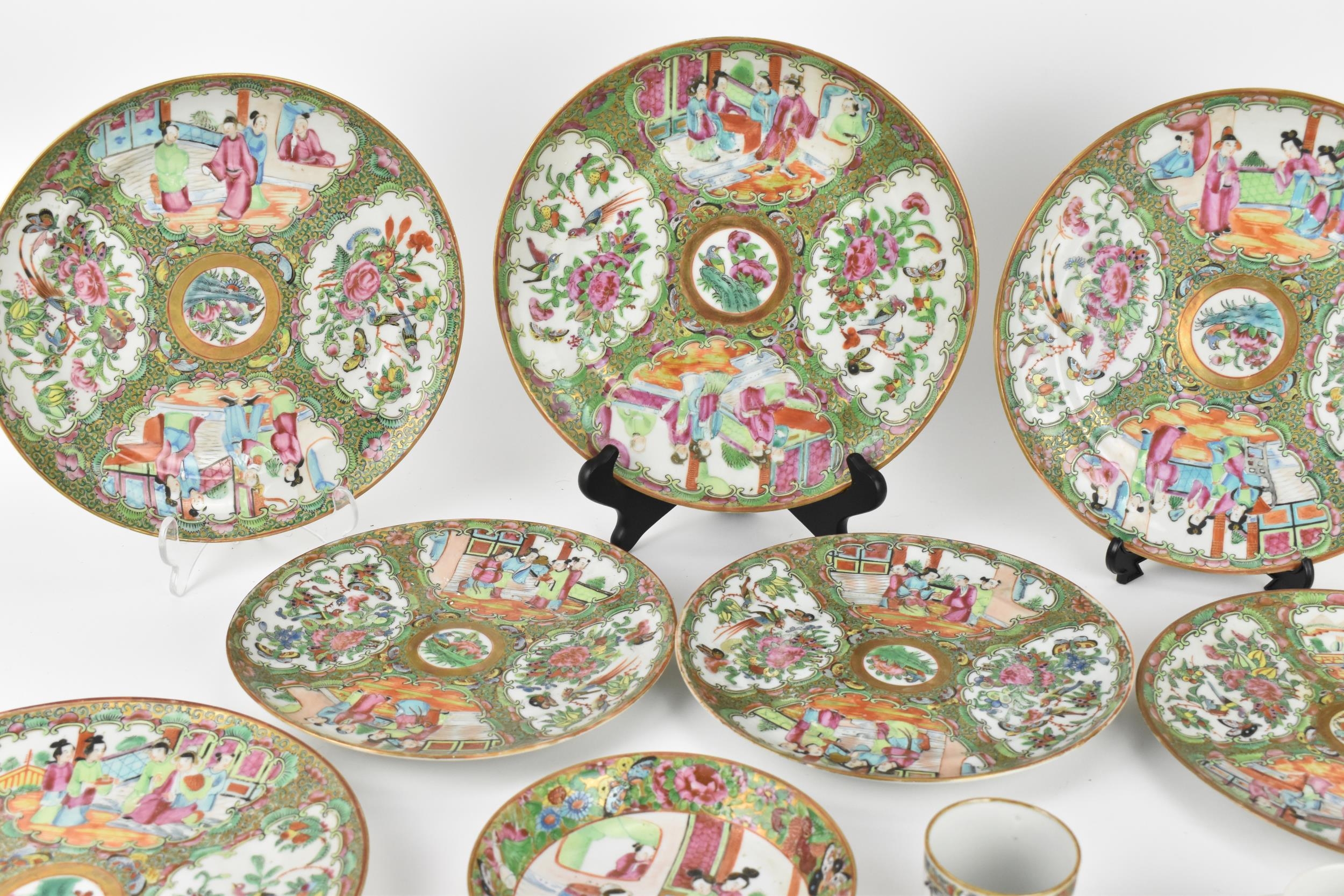 A set of six Chinese Canton export porcelain plates, late Qing dynasty, in the Famille Rose - Bild 2 aus 12