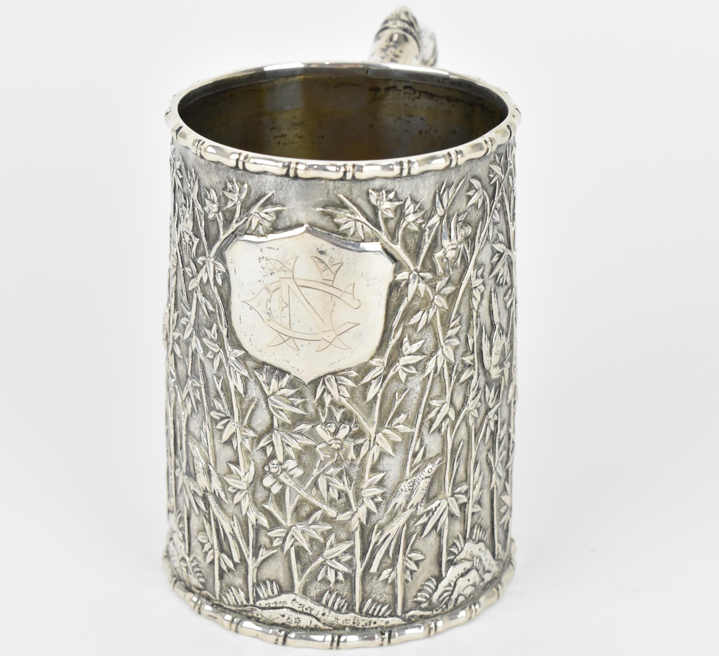 A Chinese export silver straight-tapered mug, late 19th/early 20th century, designed with bamboo - Bild 2 aus 6