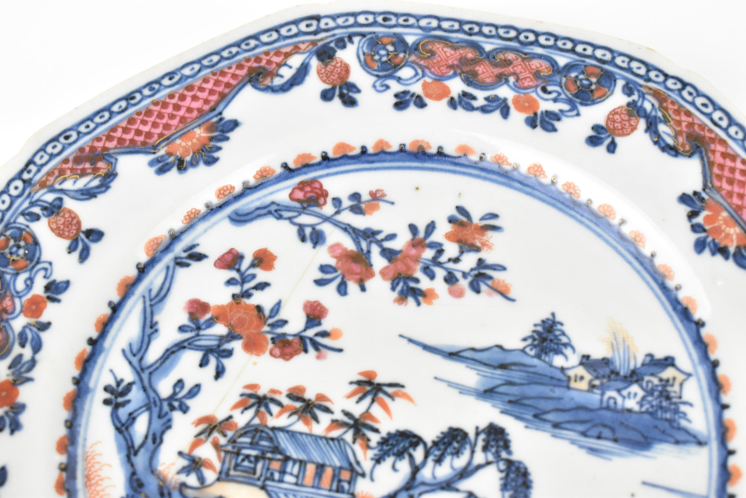 Three Chinese 18th century porcelain plates, to include two of octagonal form with willow pattern - Image 3 of 7