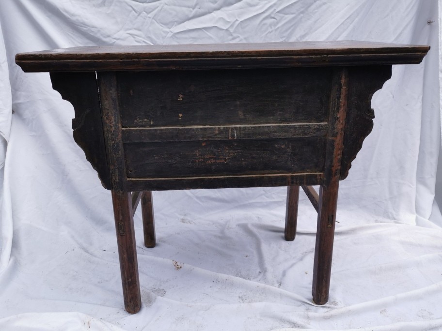 A Chinese late Qing dynasty hardwood altar table, the rectangular top above two central drawers with - Bild 5 aus 5