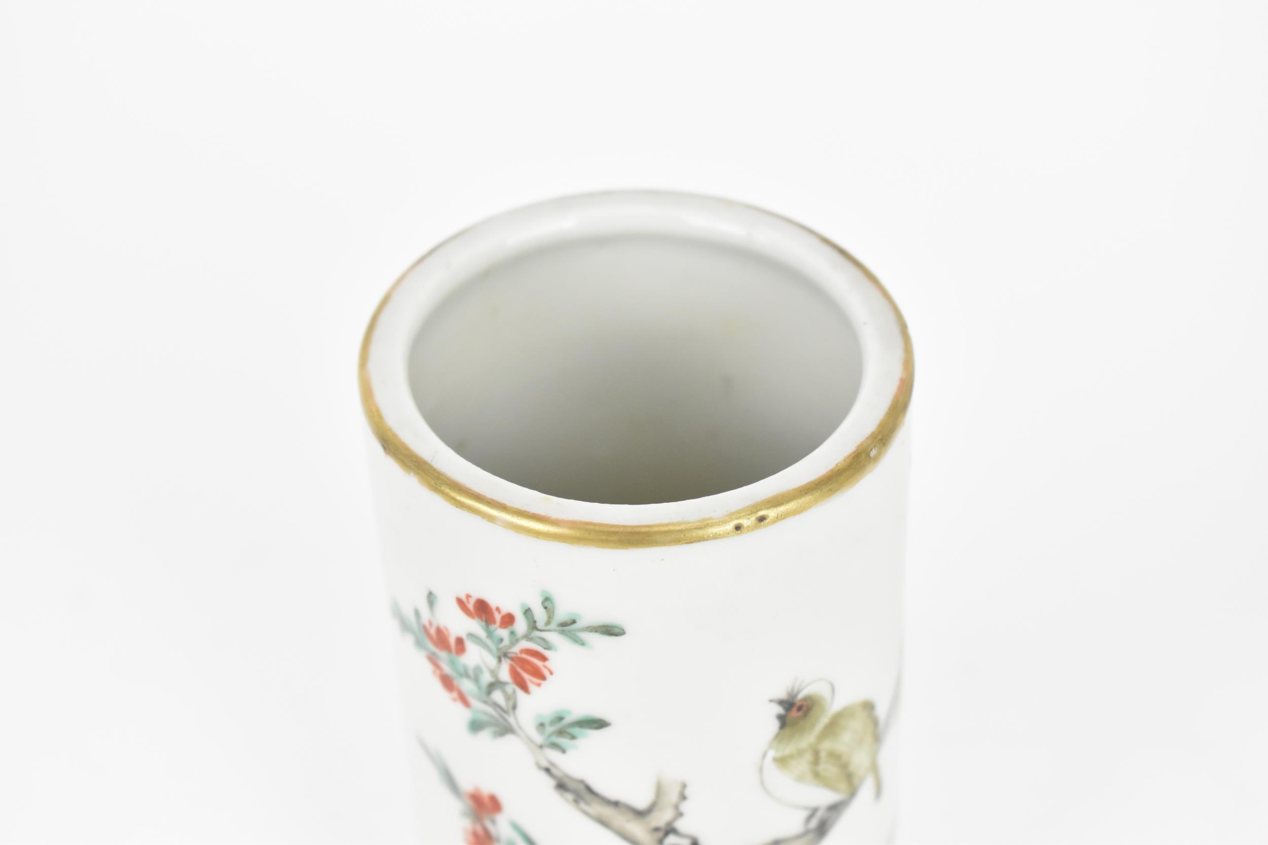 A Chinese Qing dynasty porcelain brush pot, Guangxu period (1875-1908), of cylindrical form with - Bild 3 aus 4