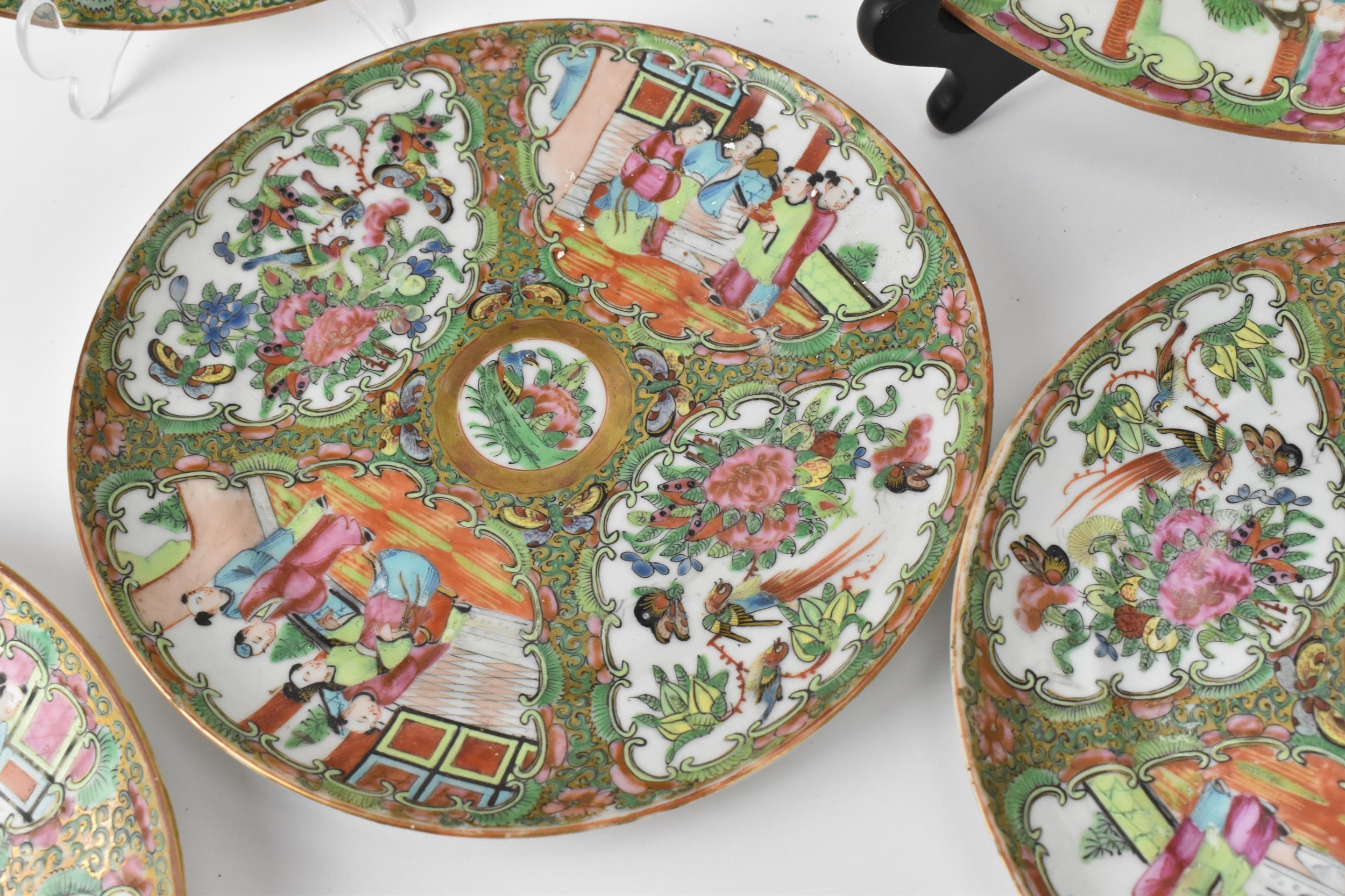 A set of six Chinese Canton export porcelain plates, late Qing dynasty, in the Famille Rose - Bild 5 aus 12