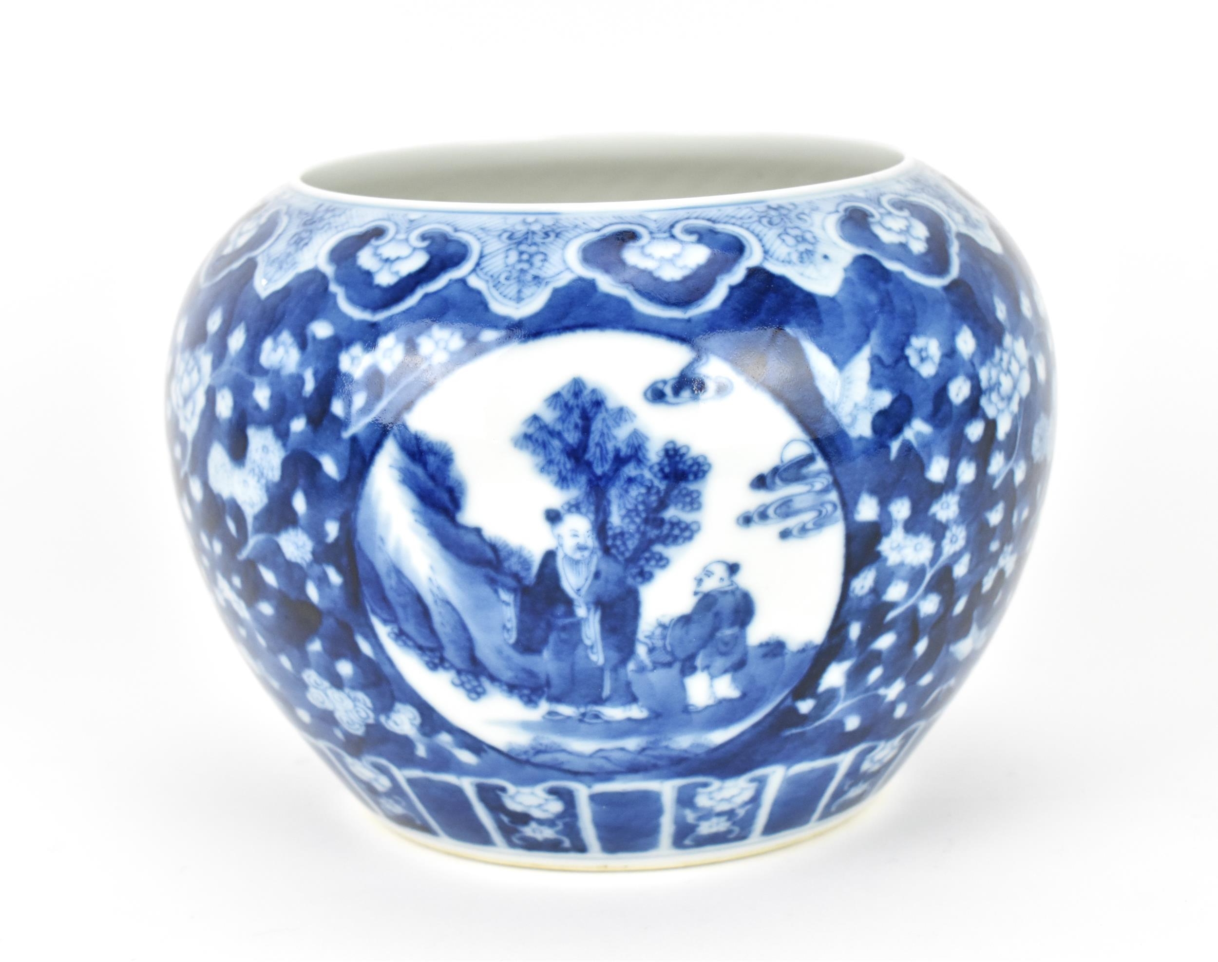 A Chinese Qing dynasty blue and white porcelain vase, Guangxu period (1871-1908), of globular form