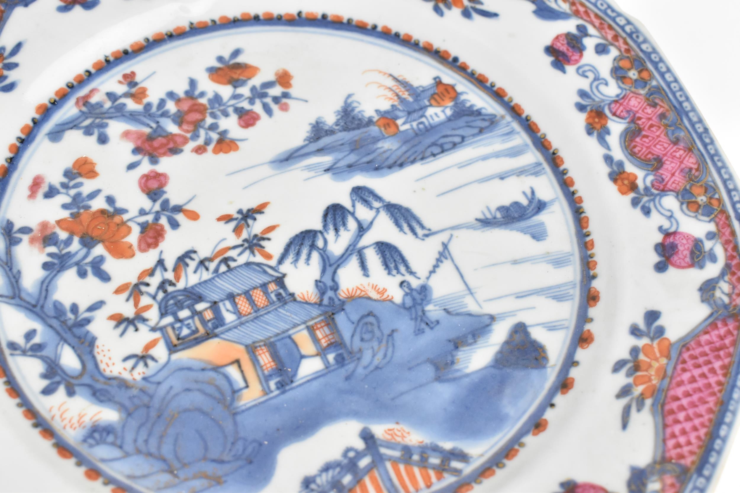 Three Chinese 18th century porcelain plates, to include two of octagonal form with willow pattern - Image 4 of 7