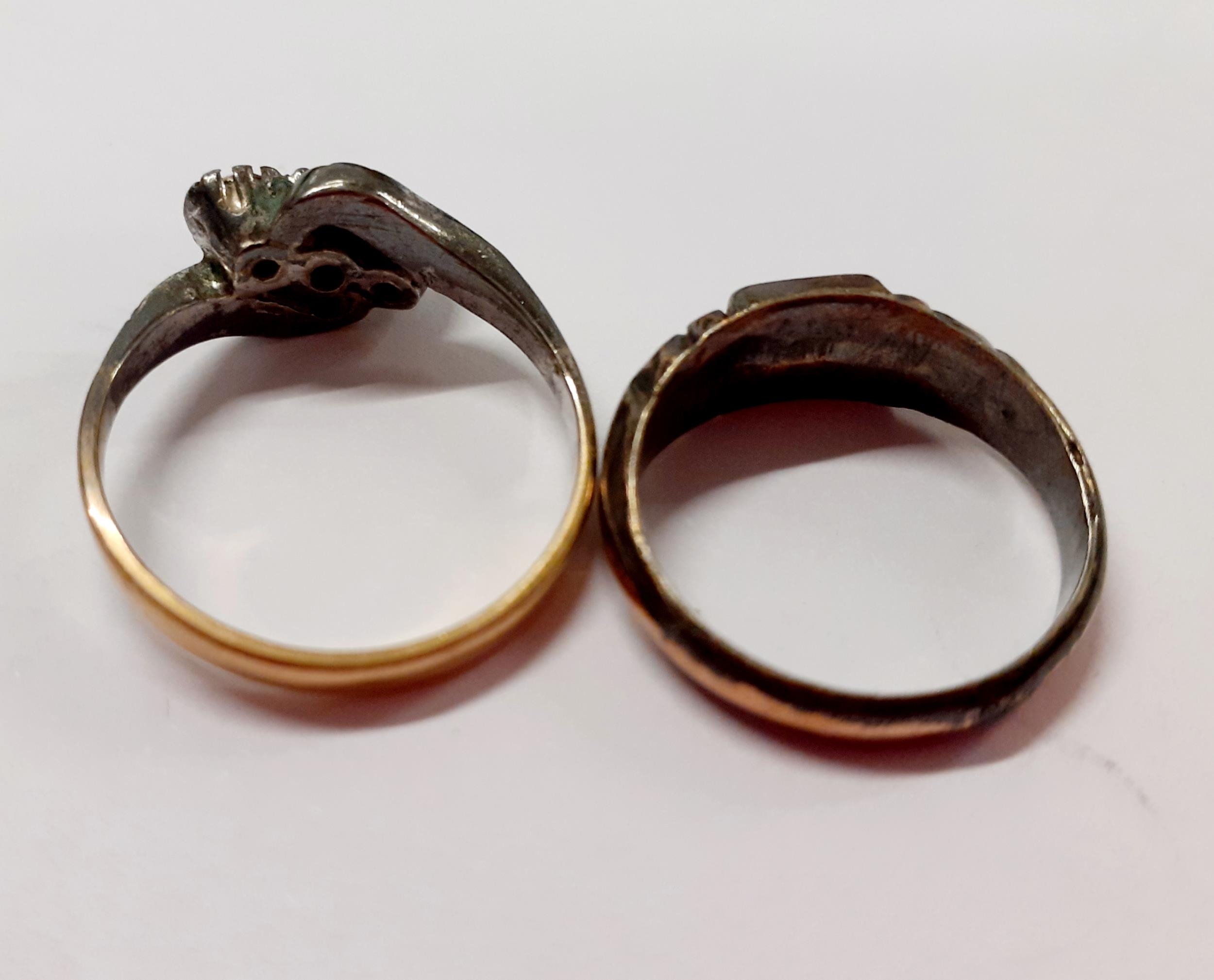 Two 9ct gold and silver dress rings with paste stones. Location:Cab - Image 3 of 3