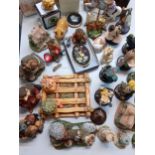 Mixed collectables to include 'Pot Belly's' boxes and S.I.A.B boxes, Hedgies and Lilliput Lane