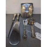 Silver collectables to include a silver handled shoe horn and button hook, a cheroot holder case,