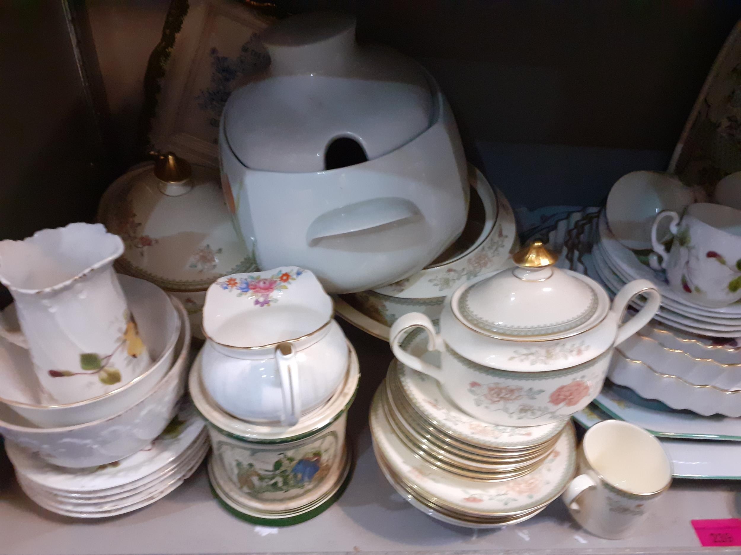 A mixed lot of 20th century ceramics to include Minton 'Jasmine' part coffee and teaware, and - Bild 2 aus 3