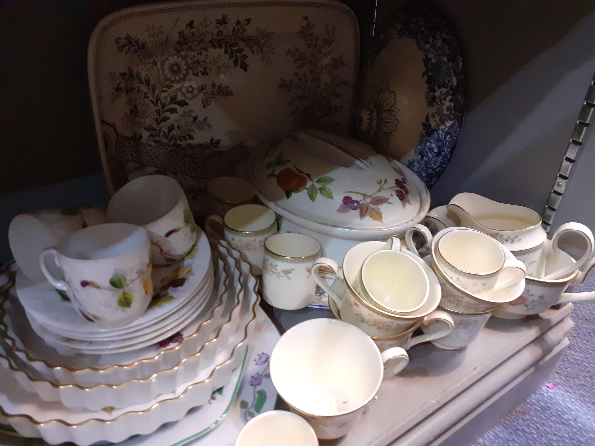 A mixed lot of 20th century ceramics to include Minton 'Jasmine' part coffee and teaware, and - Bild 3 aus 3