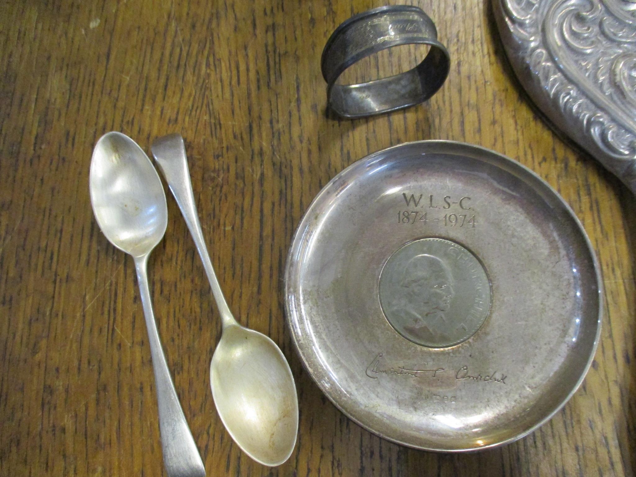 A mixed lot of silver items to include a Clementine Churchill commemorative coin pin dish, - Bild 3 aus 6