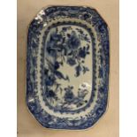 An 18th century Chinese export blue and white platter 27.5cm x 18.5cm Location: