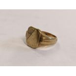 A 9ct gold signet ring, 5.1g Location: