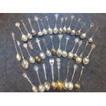 A quantity of silver and white metal collectors teaspoons, 371g, to include Chinese and enamelled
