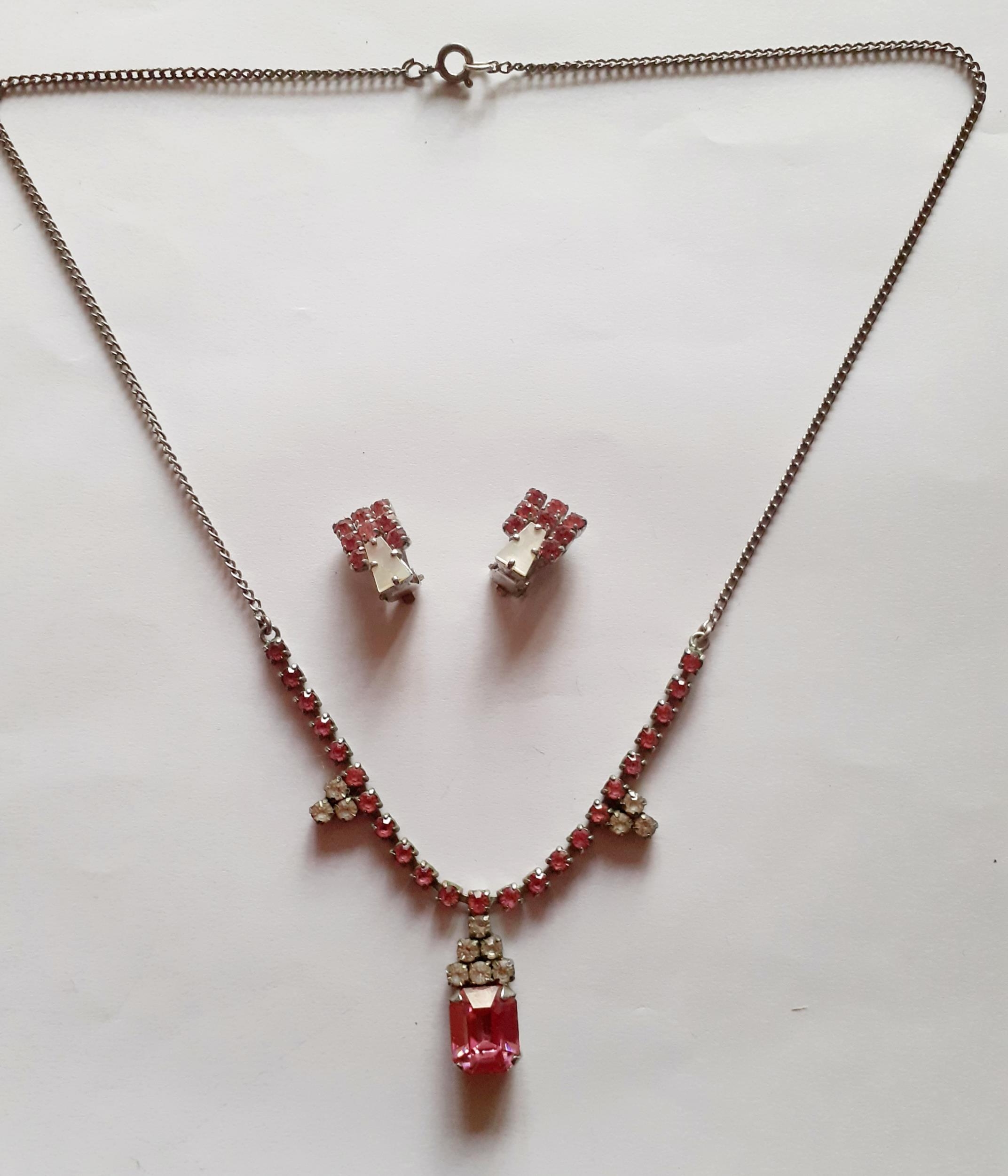 An Art Deco pink and white paste stone necklace and matching clip on earrings, a quantity of vintage - Image 3 of 9