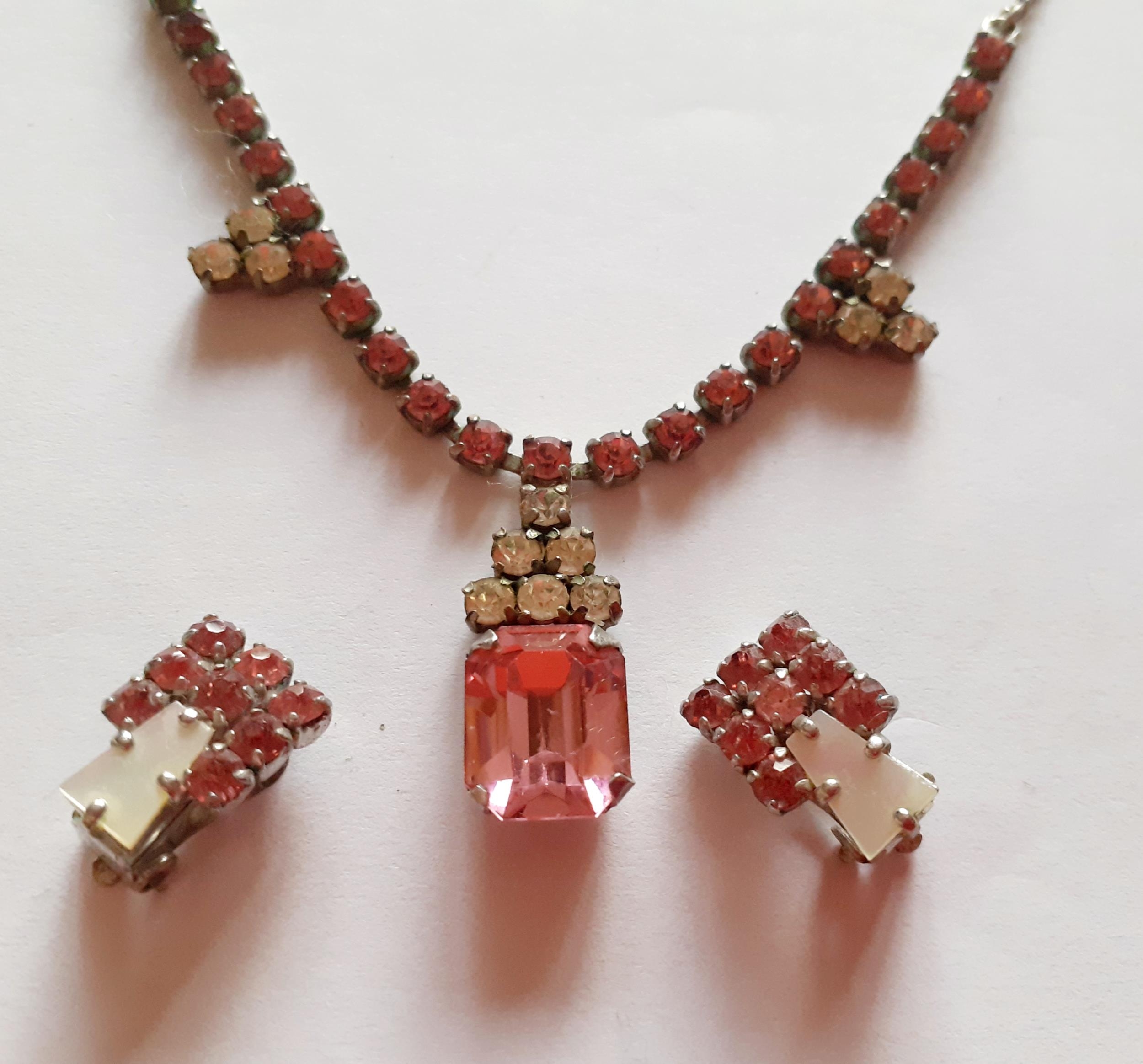 An Art Deco pink and white paste stone necklace and matching clip on earrings, a quantity of vintage - Image 2 of 9