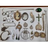 A quantity of vintage silver and white metal costume jewellery to include Mexican silver and mixed