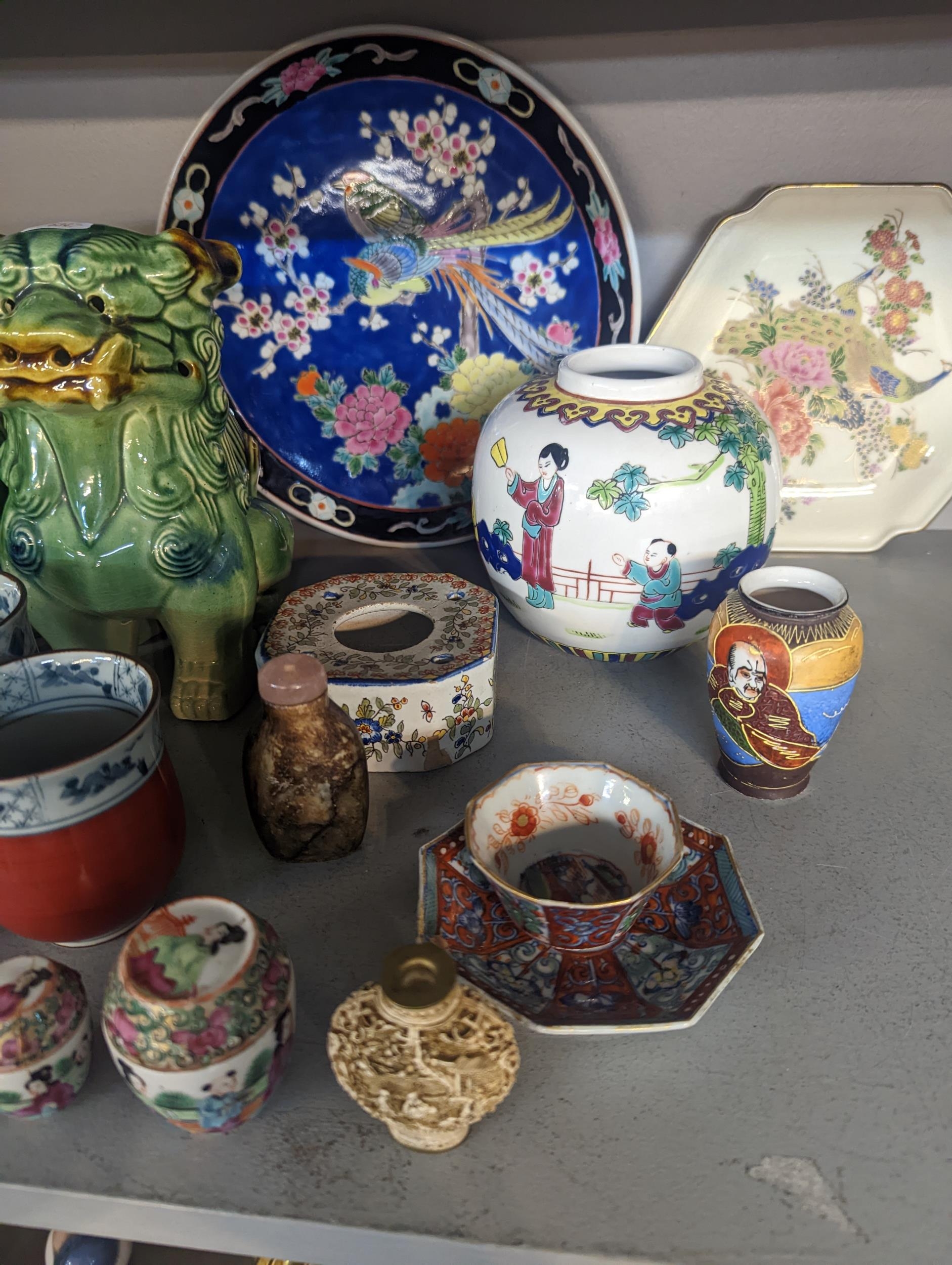 A mixed lot of Oriental ceramics and figures to include tea bowl and saucer, ginger jar, model - Image 2 of 3