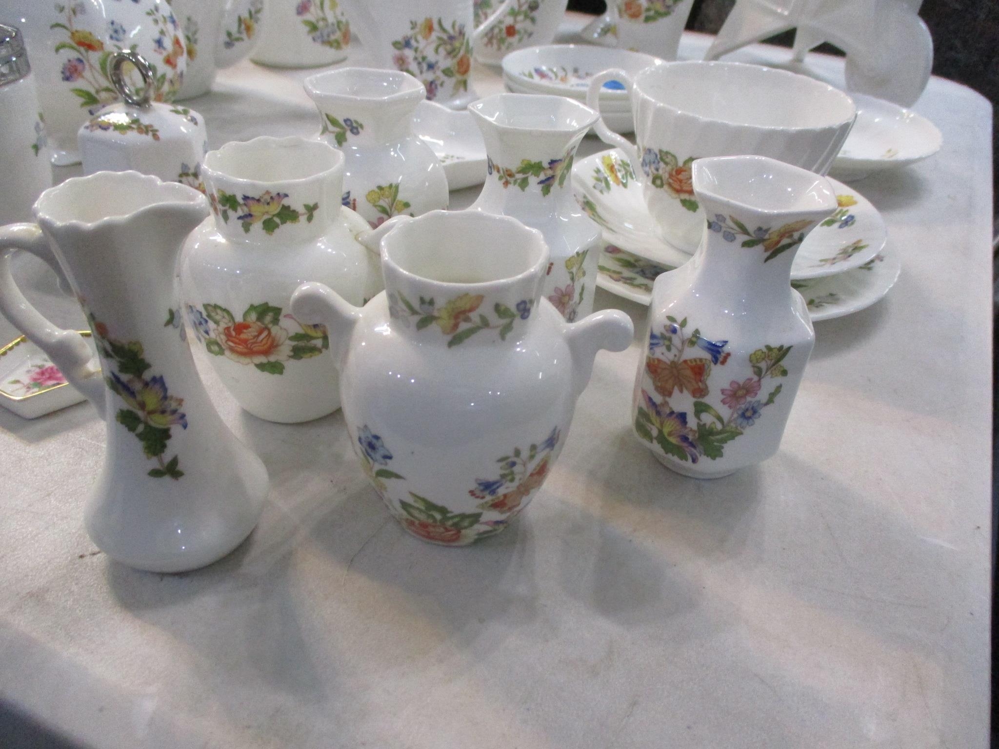 A collection of Aynsley Cottage Garden china Location: - Bild 2 aus 4
