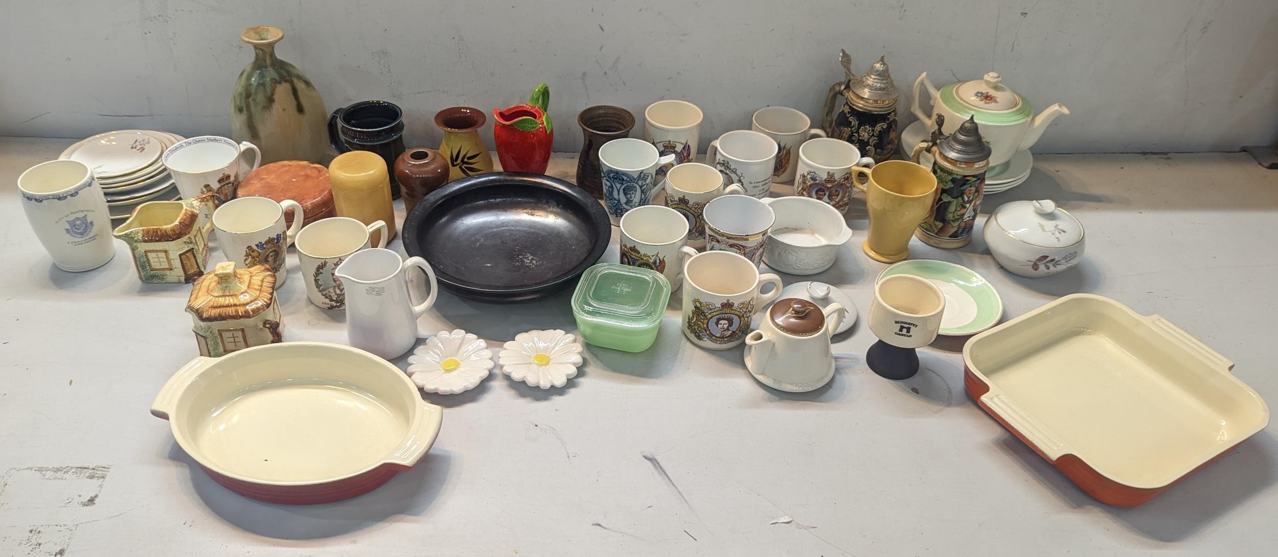 Mixed ceramics to include Wedgwood bowls, Royal Doulton picture plate, Royal Albert, Le Crueset,
