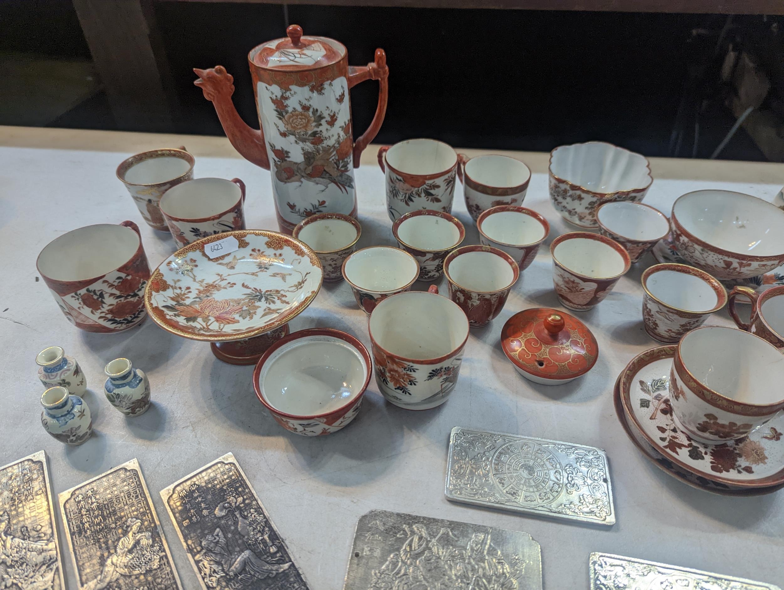 A mixed lot of Japanese/Oriental items to include Kutani and Satsuma cups and saucers, mixed - Bild 2 aus 6