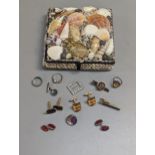 A small quantity of mixed jewellery to include silver cufflinks, and brooch and other costume