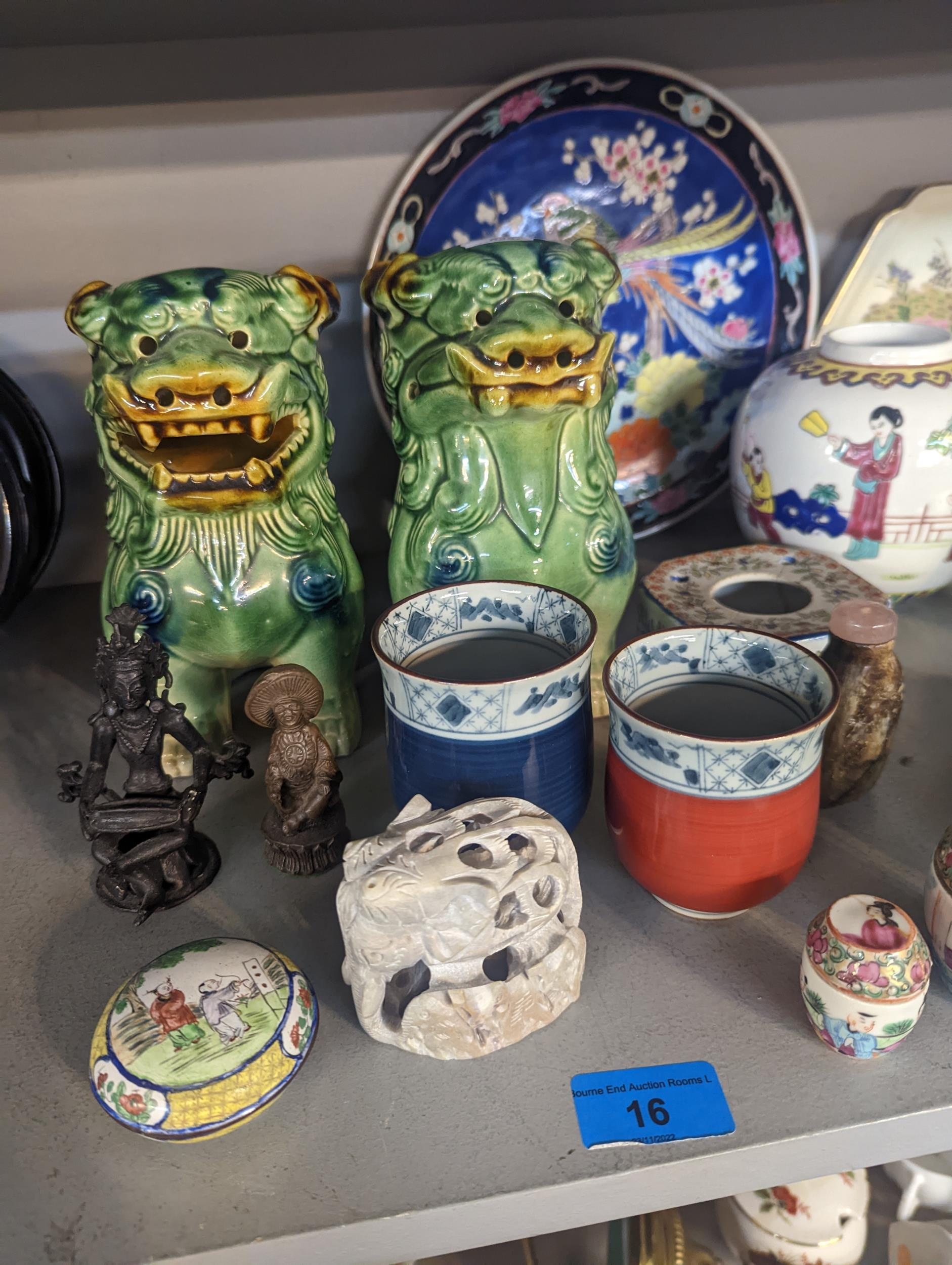 A mixed lot of Oriental ceramics and figures to include tea bowl and saucer, ginger jar, model - Image 3 of 3