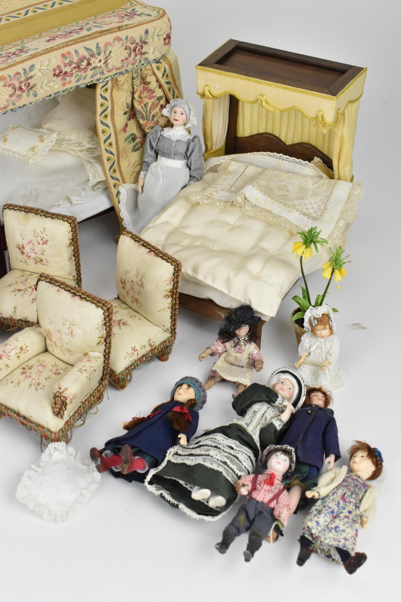 A collection of doll house furniture and dolls, to include two four poster beds, one with - Image 4 of 18