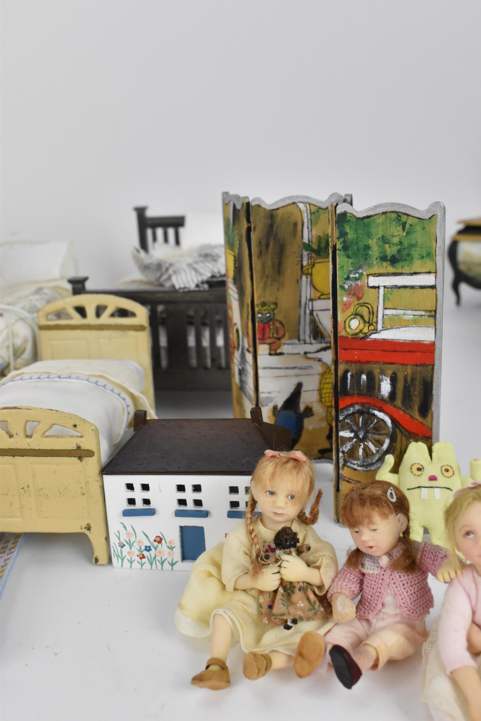 A collection of doll's house furniture and objects, to include dressers, painted bedroom - Image 11 of 18