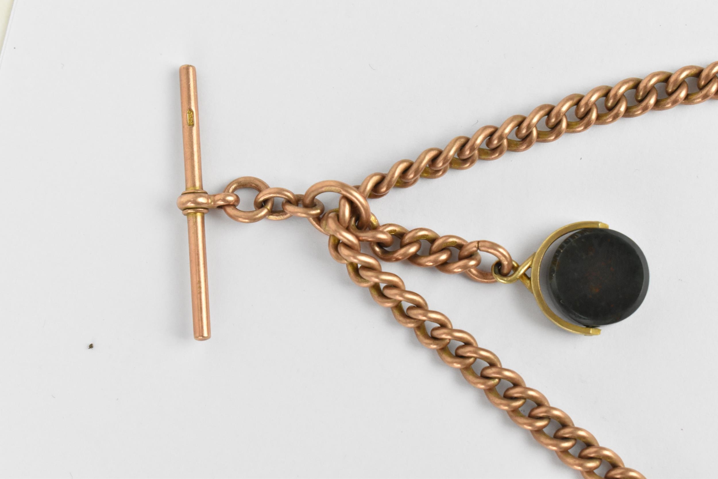 A 9ct gold pocket watch chain having a T-bar and single dog clip, an O ring and a swivel fob, 38cm - Image 3 of 5