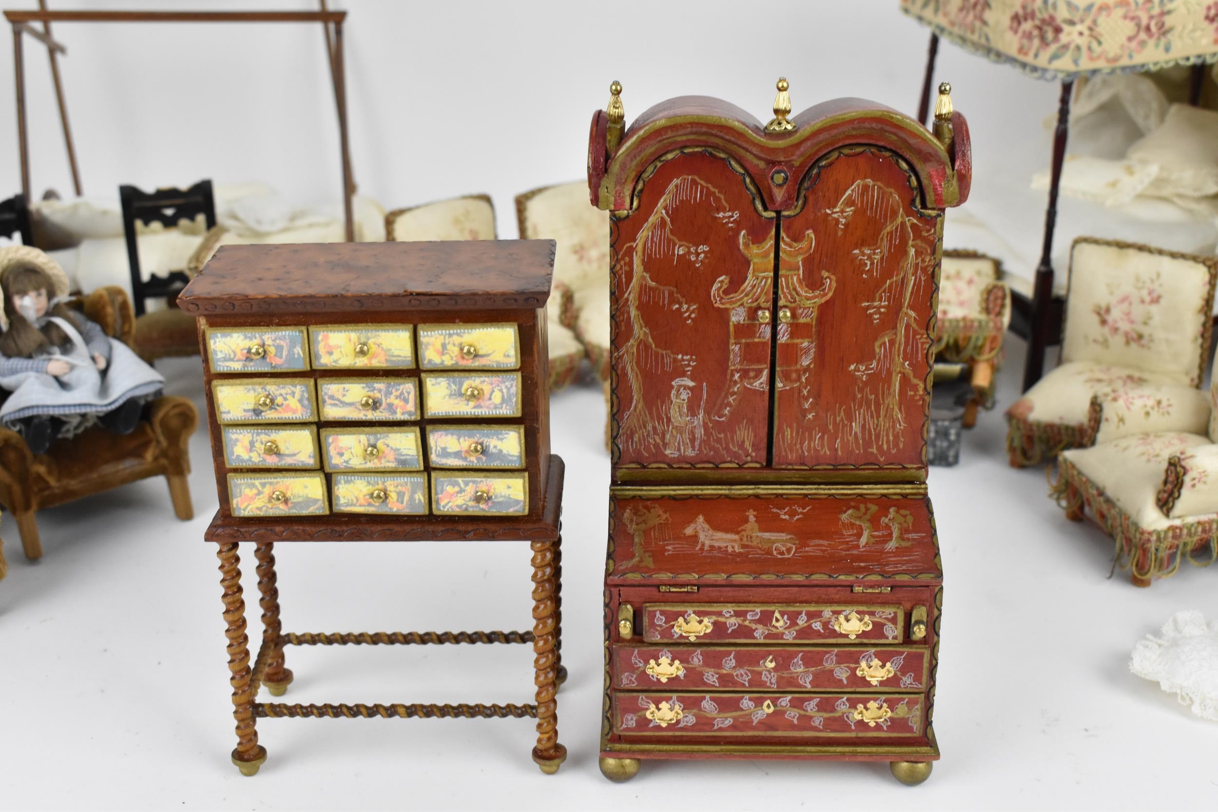 A collection of doll house furniture and dolls, to include two four poster beds, one with - Image 5 of 18