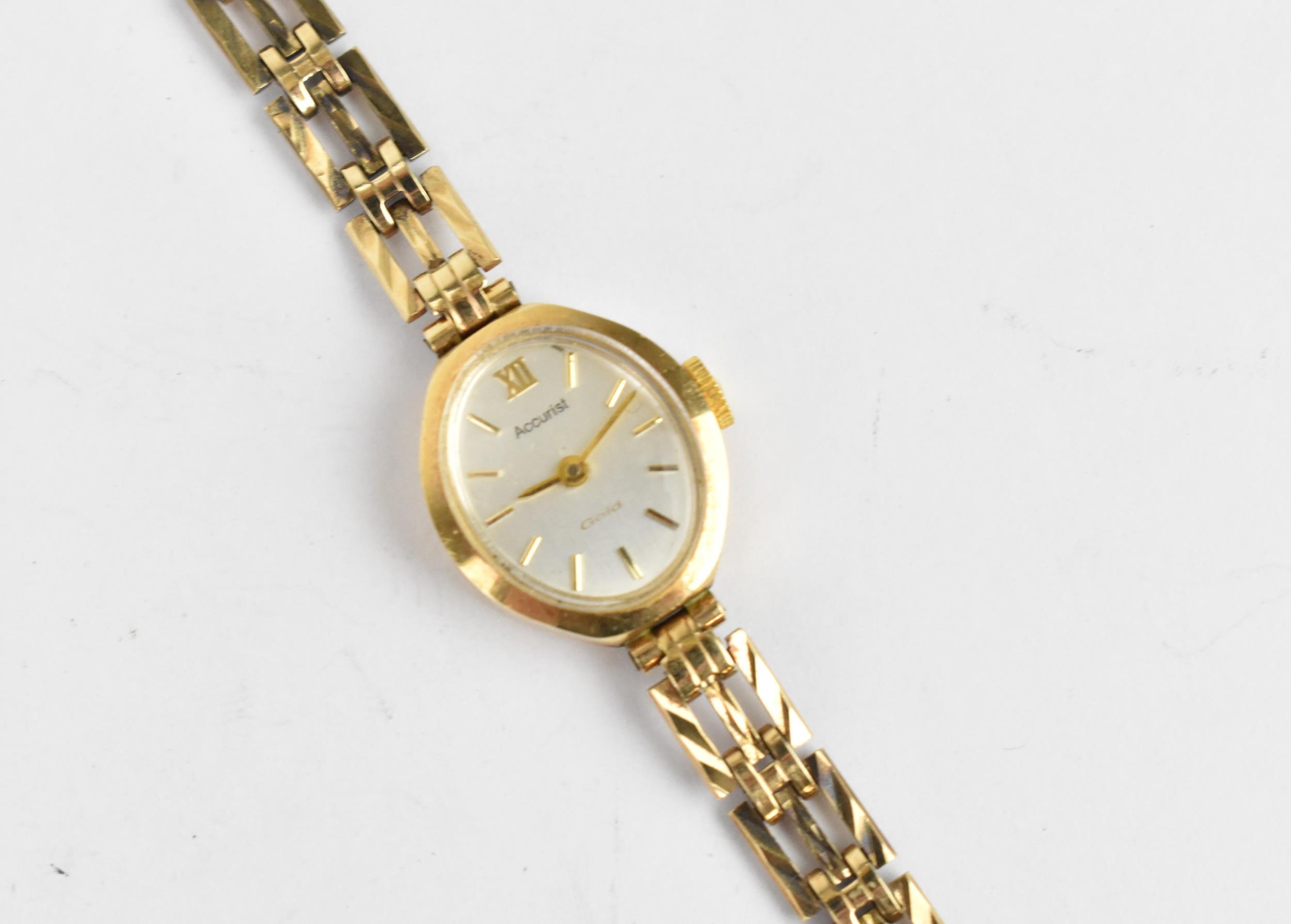 An Accurist Gold quartz, ladies 9ct gold cased wristwatch having a silvered dial signed Accurist