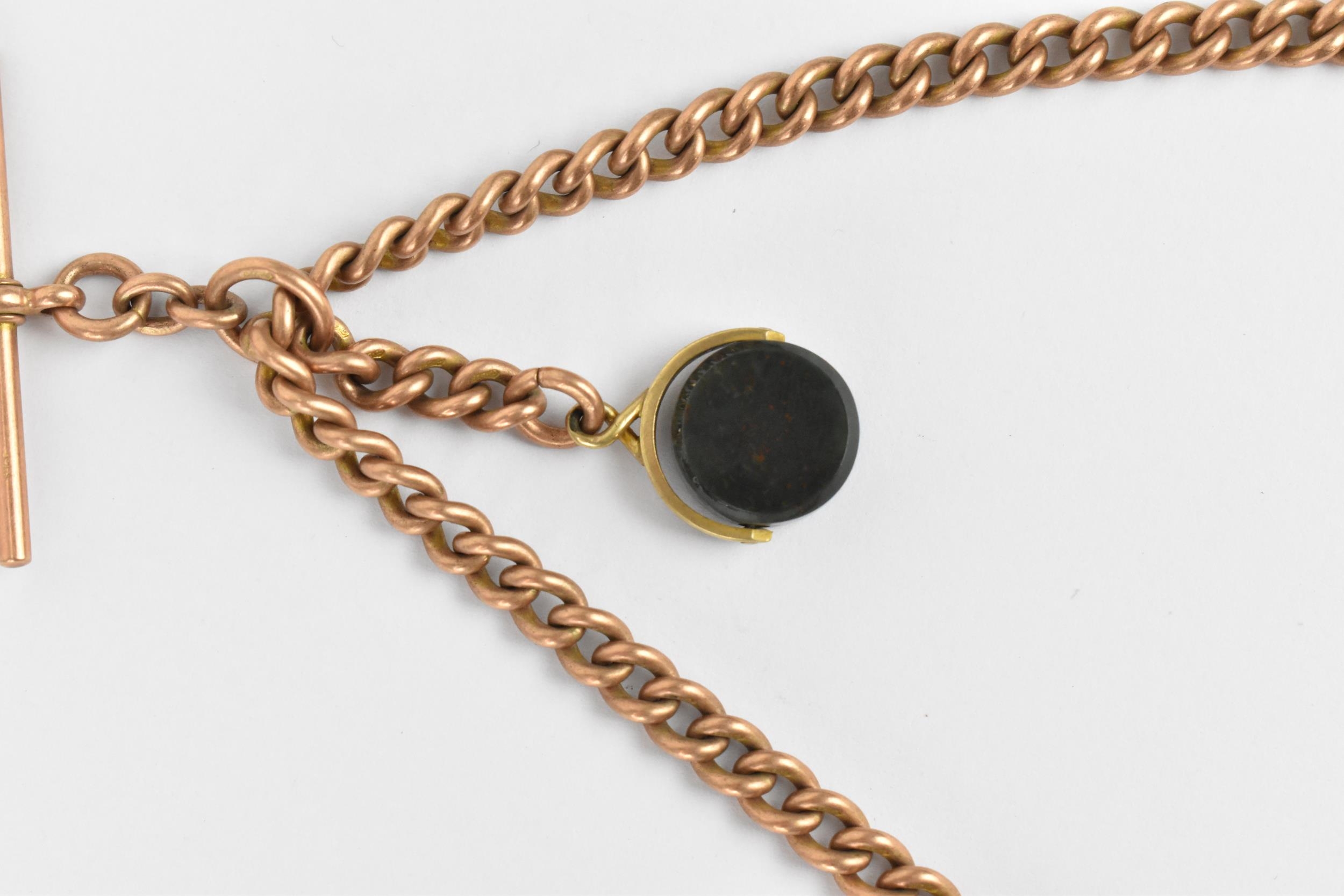 A 9ct gold pocket watch chain having a T-bar and single dog clip, an O ring and a swivel fob, 38cm - Image 2 of 5