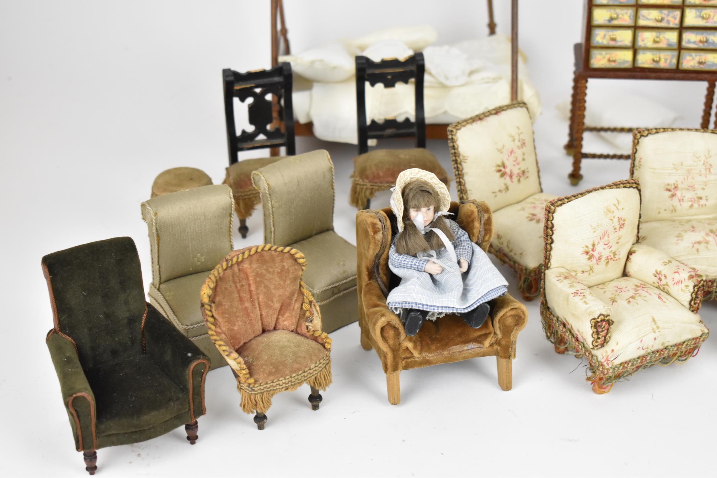 A collection of doll house furniture and dolls, to include two four poster beds, one with - Image 3 of 18