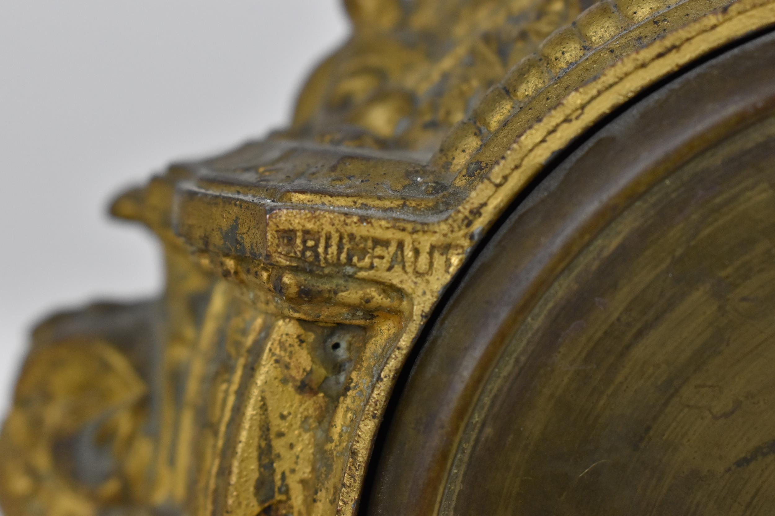 A 19th century French gilt metal mantle clock having a flower shaped finial on a twin handled urn - Image 6 of 11