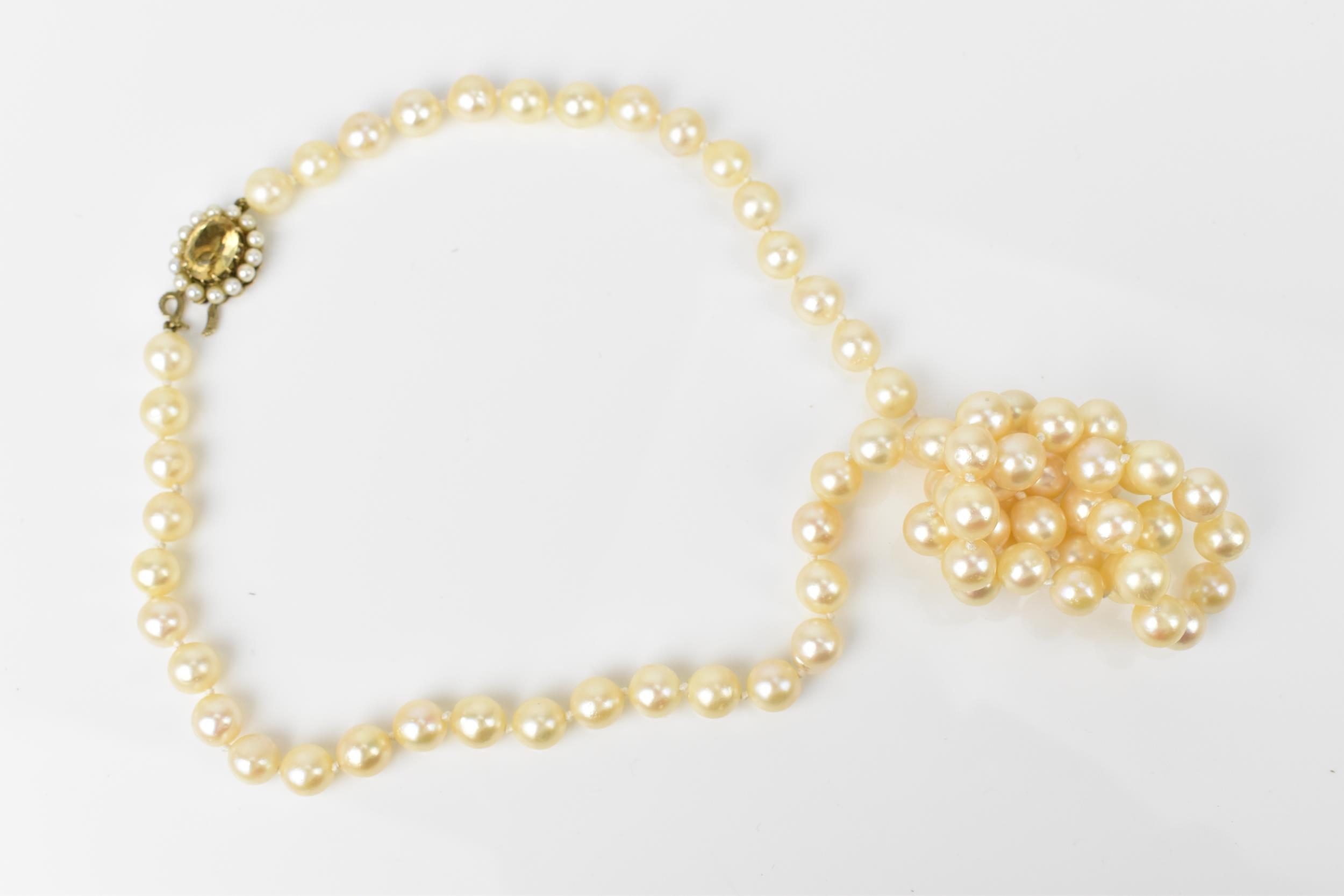 A single strand of cultured white pearls, with 9ct yellow gold, seed pearl and oval cut citrine - Image 4 of 6