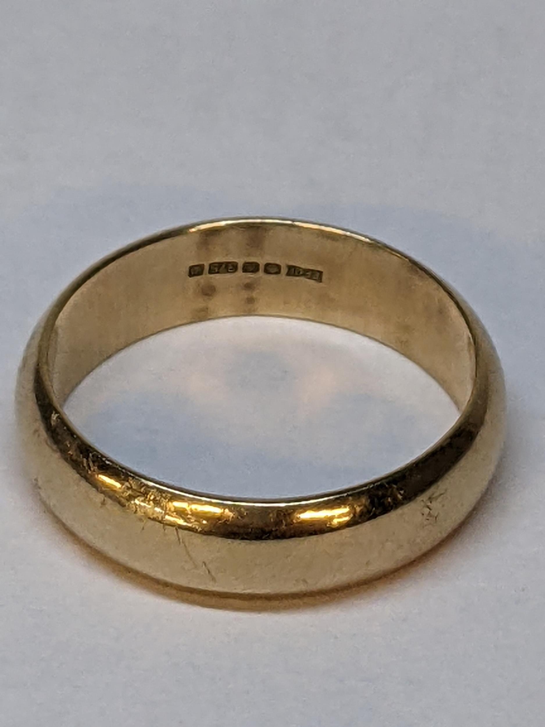 A 9ct gold wedding band, 5.3g Location: