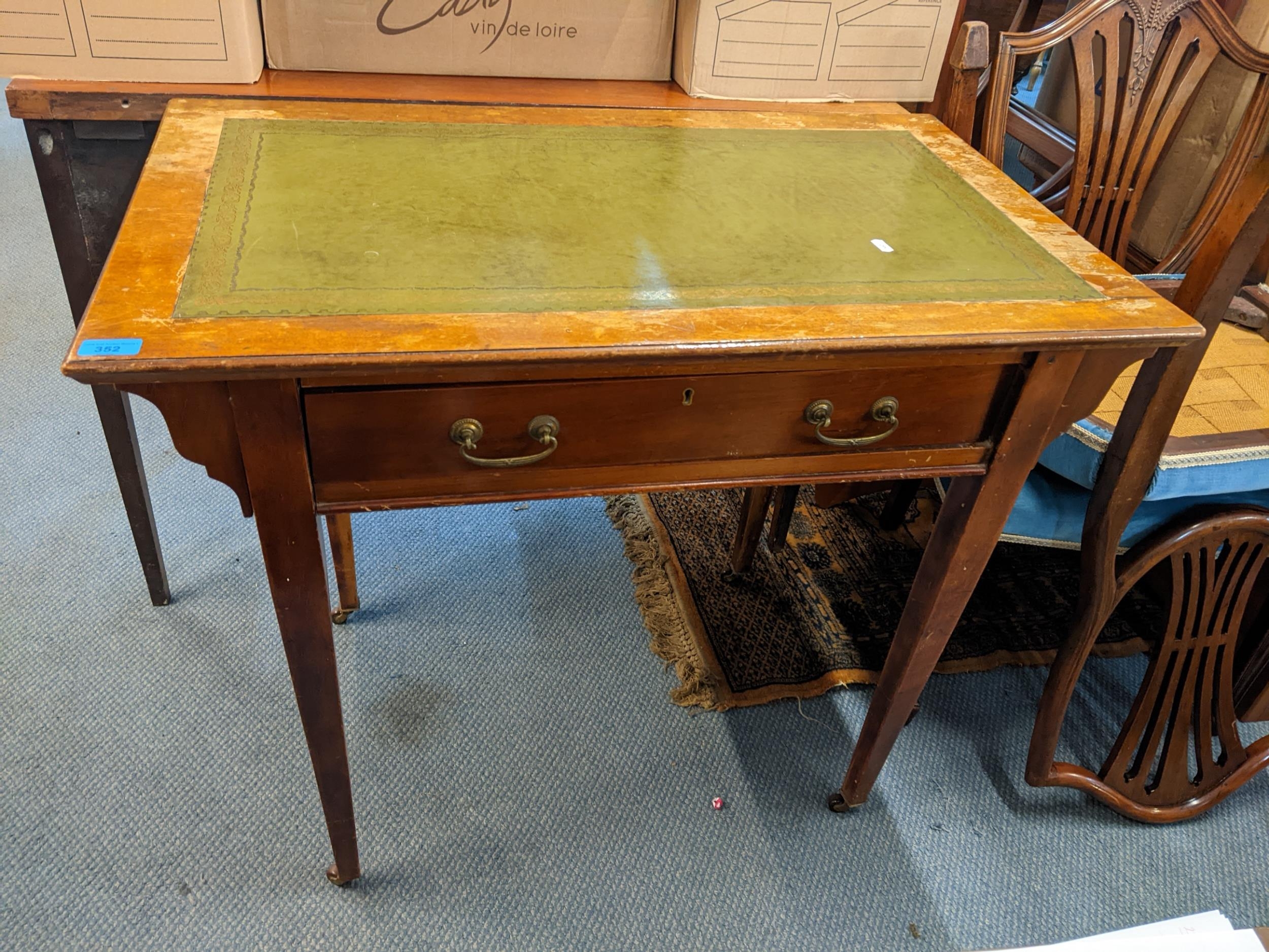 An Edwardian mahogany writing desk having a green leather topped scriber, 78cm x 91.5cm