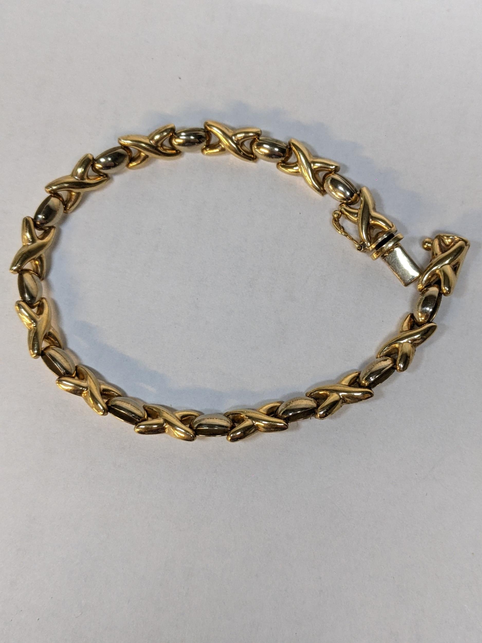 A 9ct gold bracelet, 8.1g Location: