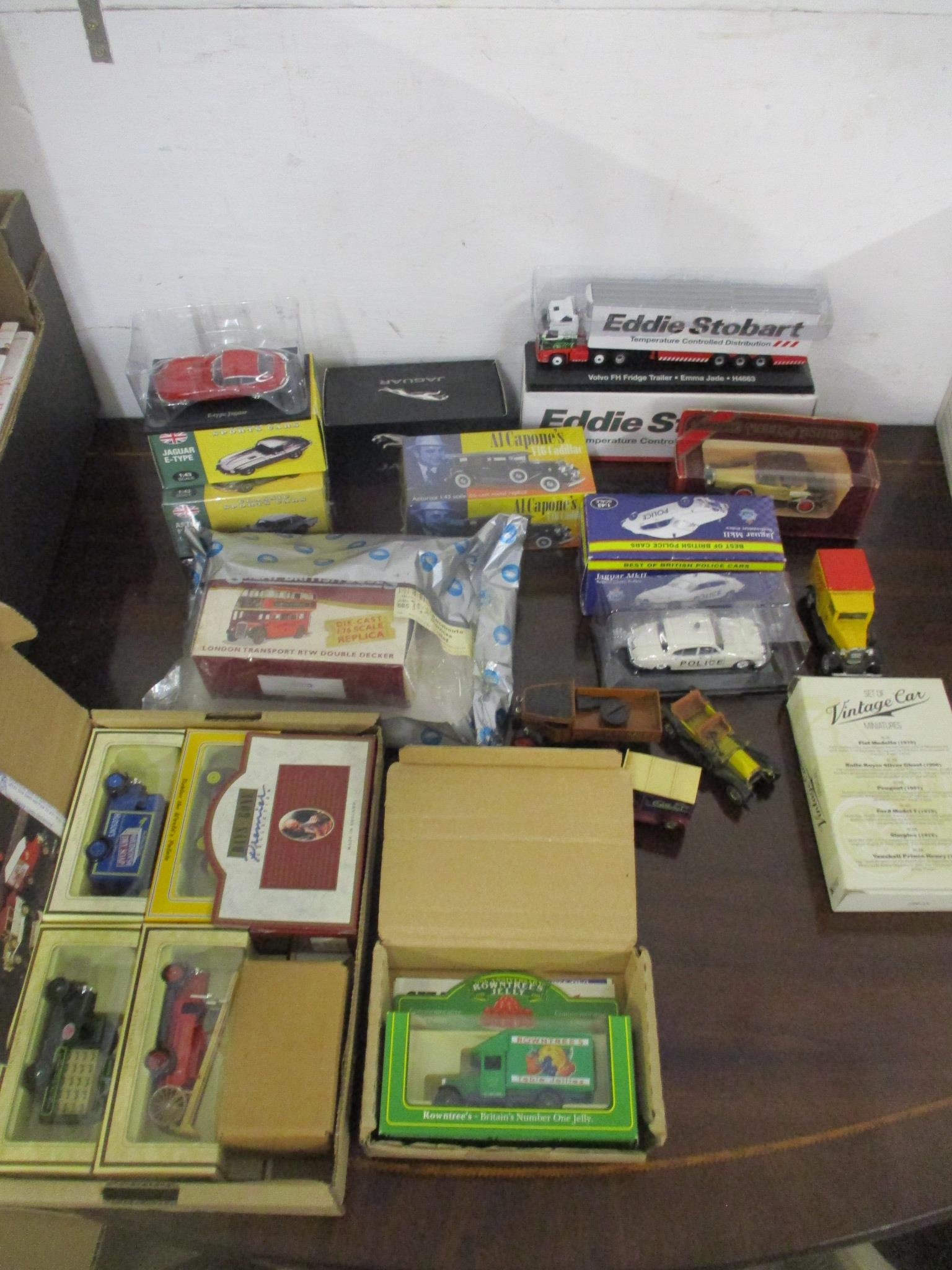 A small collection of vintage diecast model vehicles to include a Jaguar Mk II Bedfordshire police