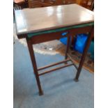 A vintage card table Location: A2B