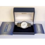 A Seiko Presage gents automatic wristwatch having a textured dial and date aperture at 3, with box