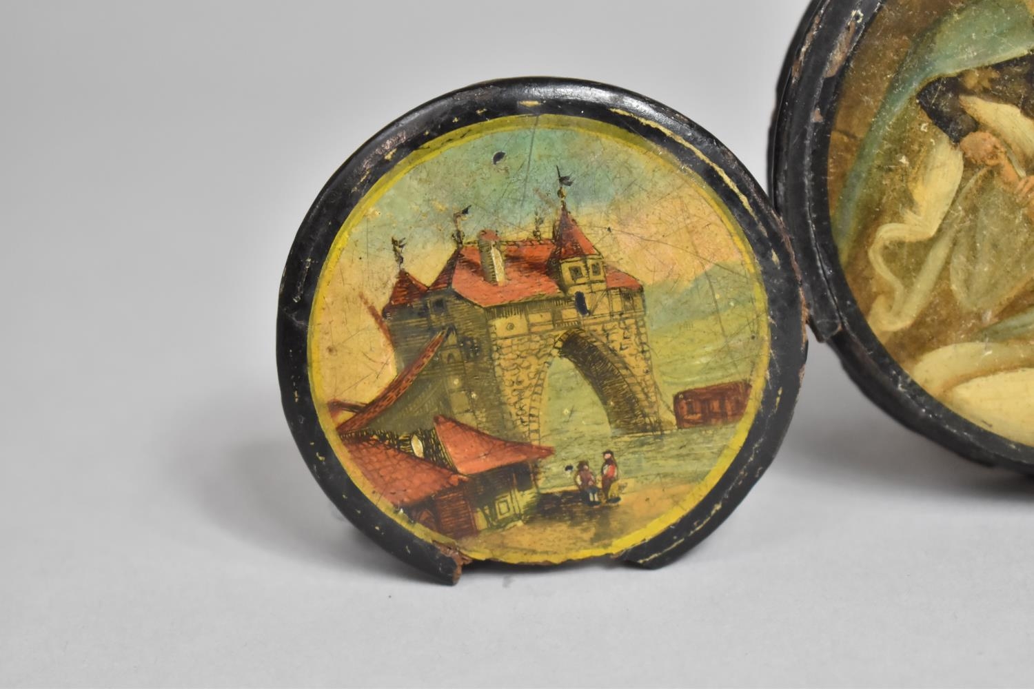 A 19th Century Papier-Mache Circular Snuff Pot, the Lid Decorated with Figural Scene of Elderly Lady - Bild 2 aus 5