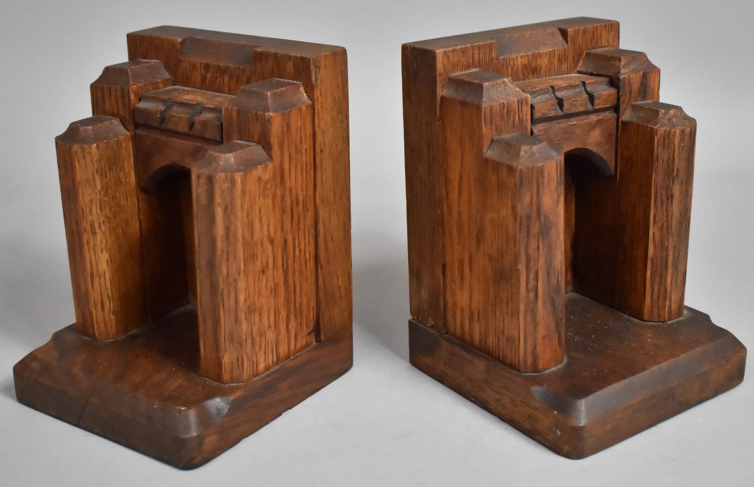 A Pair of Mid 20th Century Oak Carved Bookends in the Form of Castle Gates, 15cms High - Bild 3 aus 3