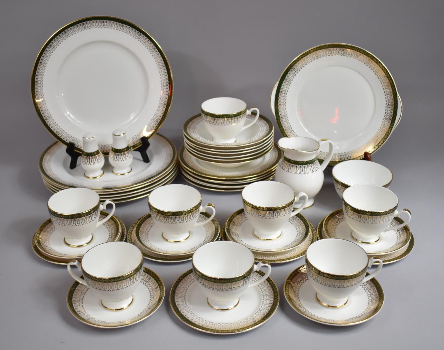 A Royal Grafton Majestic Pattern Part Dinner and Tea Service to comprise 8 Cups, 6 Saucers, 5 Side