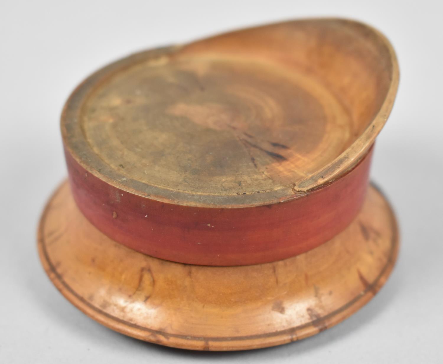 A WWI Novelty Treen Circular Snuff in the Form of a Military Cap, 7.5cm Diameter - Bild 3 aus 3