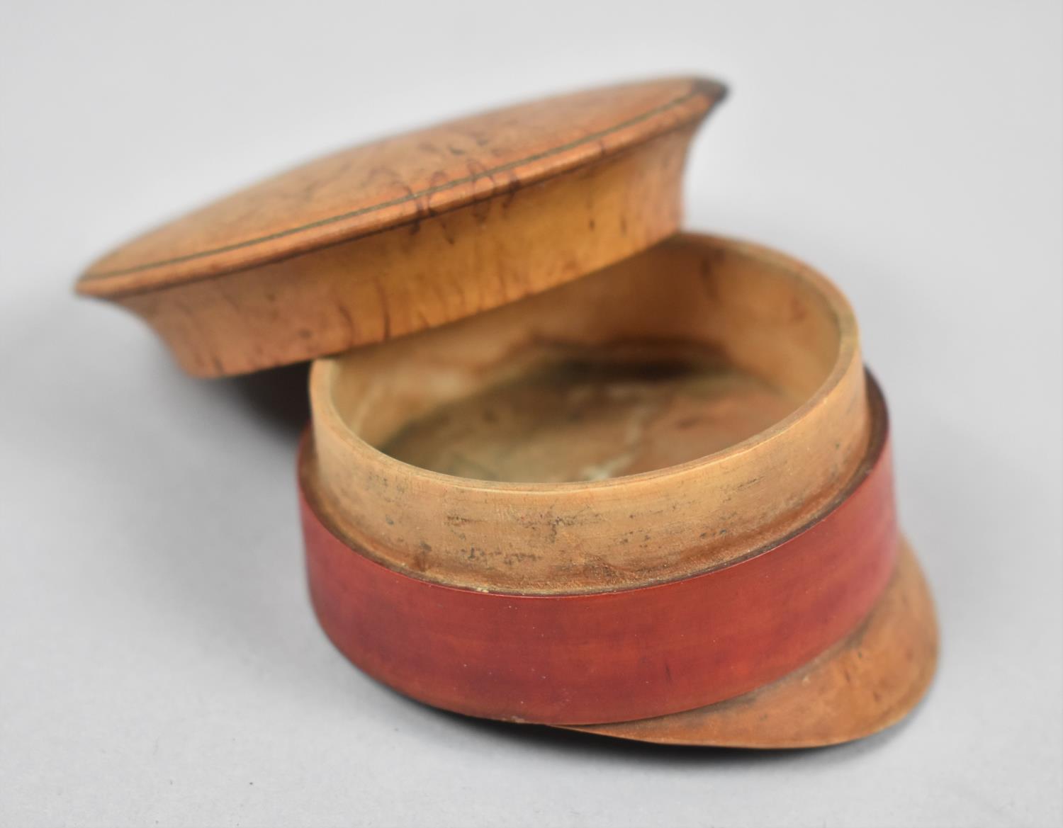 A WWI Novelty Treen Circular Snuff in the Form of a Military Cap, 7.5cm Diameter - Bild 2 aus 3