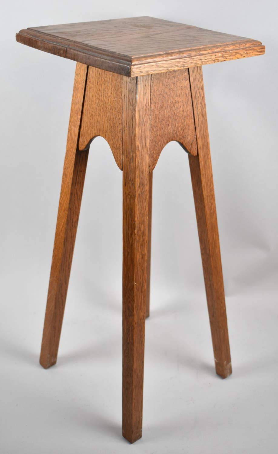An Edwardian Oak Jardiniere Stand with 25cm Square Top, 61cm high